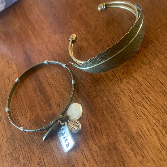 PLUNDER FEATHER AND FAITH BRACELET SET - Picture 1 of 1